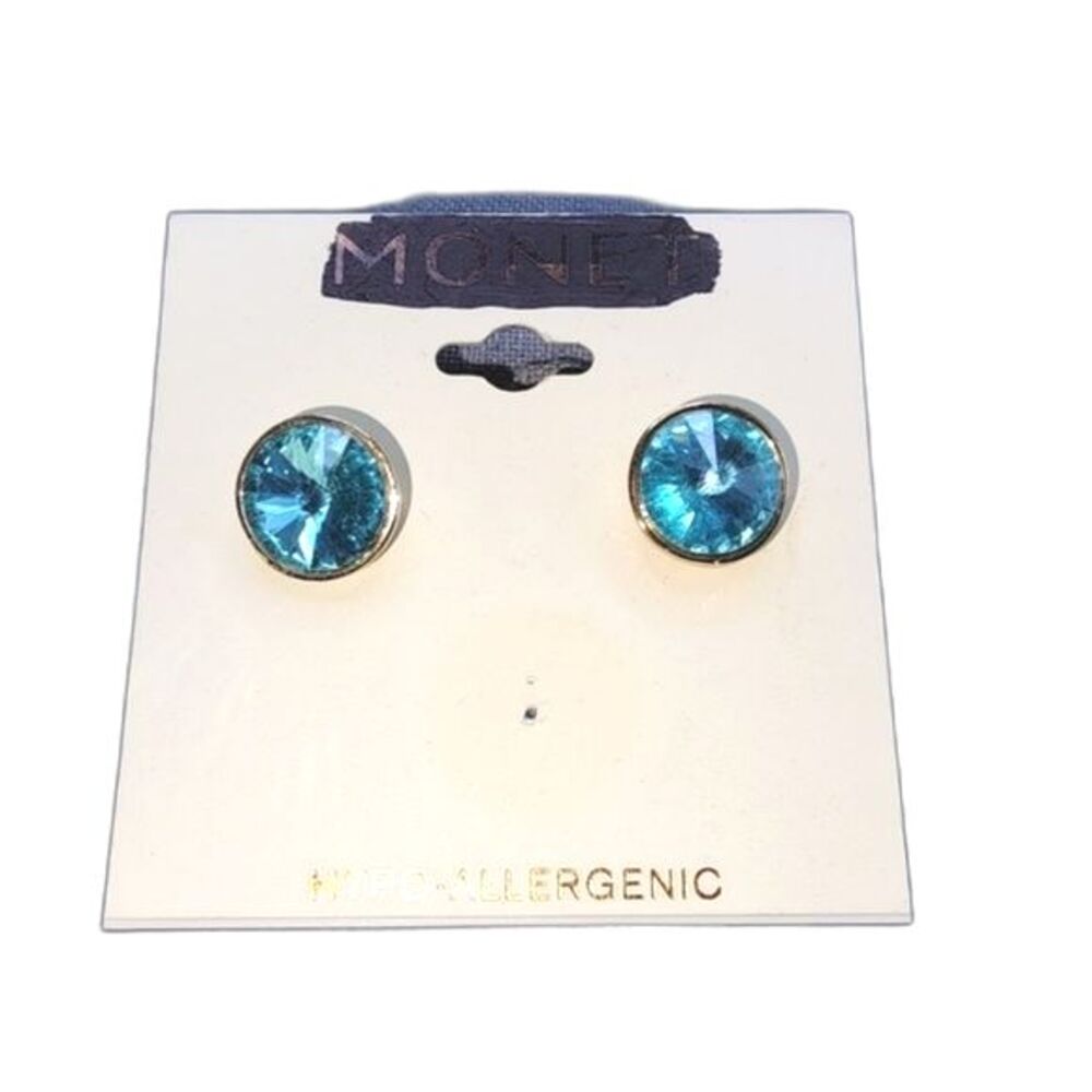 Monet NWT Blue Jeweled Round Gold Tone Stud Earrings‎